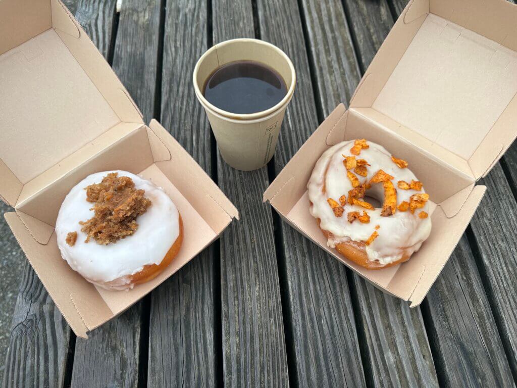 Donuts und Kaffee von Mystifry